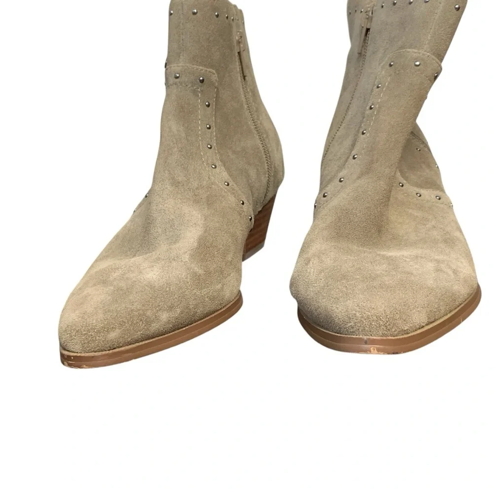 Marc‎ Fisher Wanida army green Suede Ankle Boots. Size 8